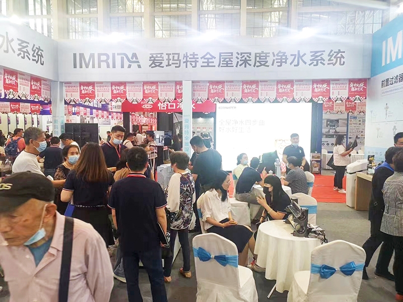 愛瑪特應(yīng)邀參加2019健康環(huán)境電器產(chǎn)業(yè)峰會，并成功斬獲“全屋凈水領(lǐng)軍品牌”大獎 